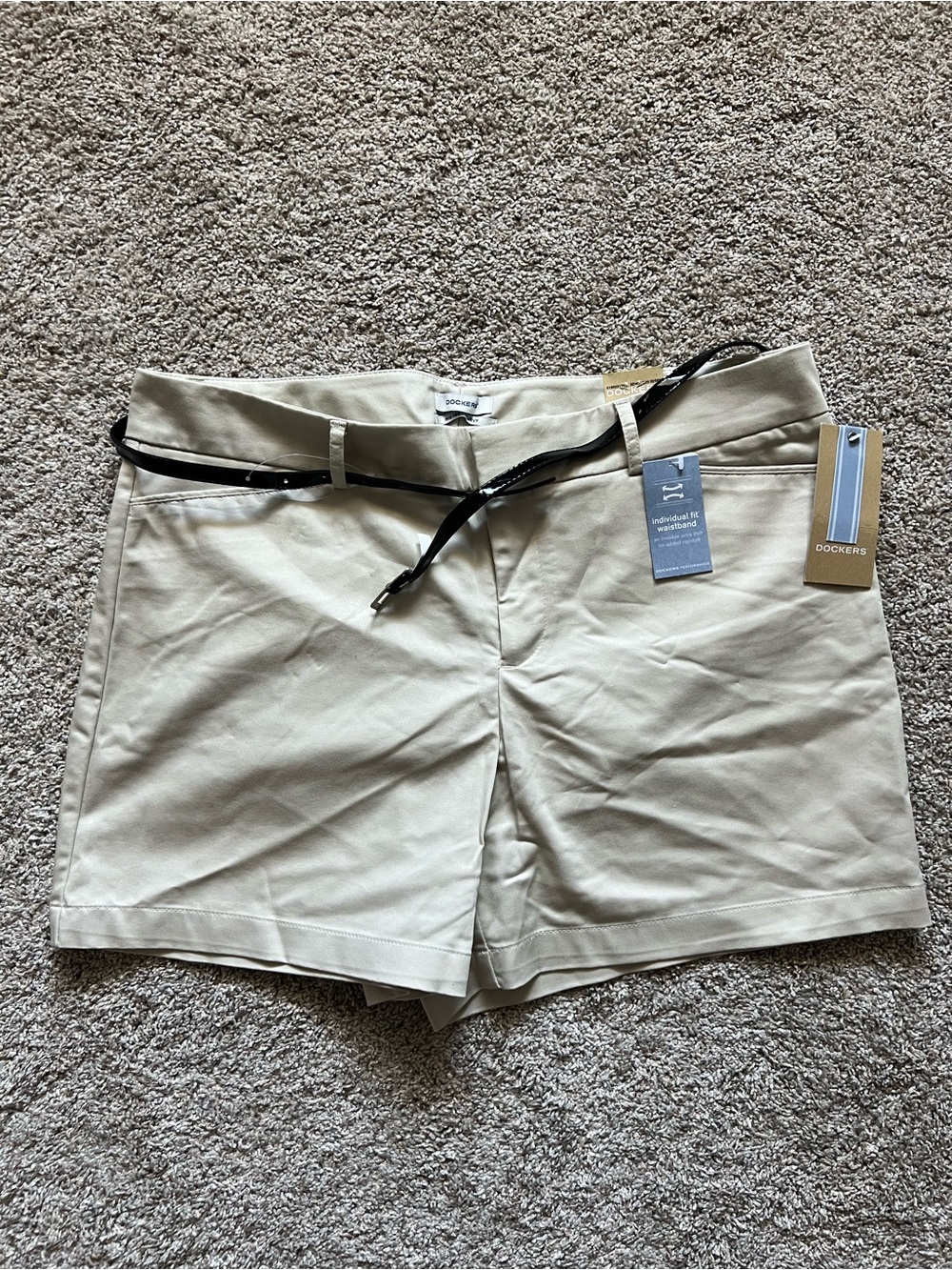 Dockers Women's Beige/Tan Shorts with Slim Black Belt